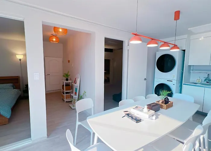 招待所 10 Seconds To The Subway Station, 15 Minutes To Gangnam, 20 Minutes To Jamsil, 3 Bedrooms, 2 Bathrooms 3*
