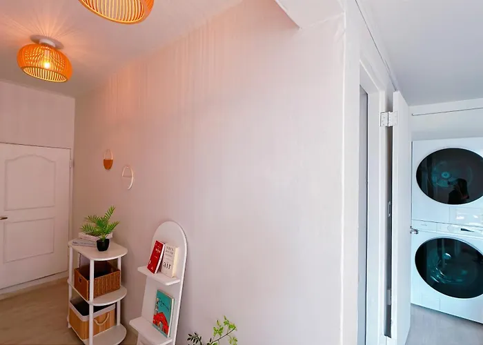 10 Seconds To The Subway Station, 15 Minutes To Gangnam, 20 Minutes To Jamsil, 3 Bedrooms, 2 Bathrooms