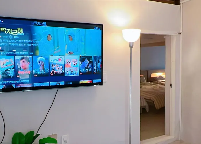 10 Seconds To The Subway Station, 15 Minutes To Gangnam, 20 Minutes To Jamsil, 3 Bedrooms, 2 Bathrooms 招待所