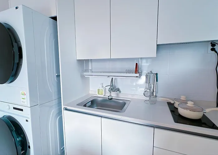 10 Seconds To The Subway Station, 15 Minutes To Gangnam, 20 Minutes To Jamsil, 3 Bedrooms, 2 Bathrooms 招待所 3*