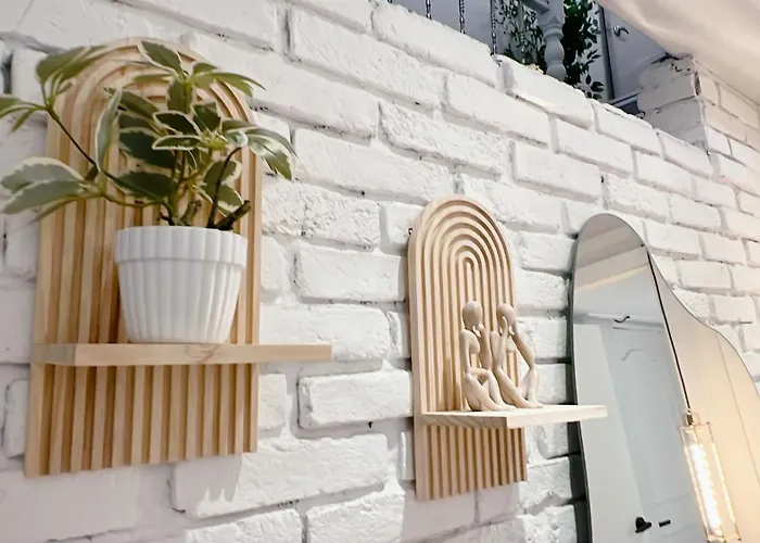10 Seconds To The Subway Station, 15 Minutes To Gangnam, 20 Minutes To Jamsil, 3 Bedrooms, 2 Bathrooms 3*