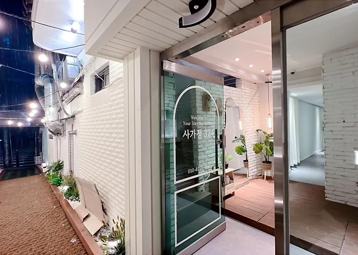 10 Seconds To The Subway Station, 15 Minutes To Gangnam, 20 Minutes To Jamsil, 3 Bedrooms, 2 Bathrooms 首爾