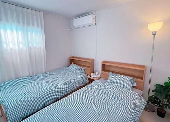 10 Seconds To The Subway Station, 15 Minutes To Gangnam, 20 Minutes To Jamsil, 3 Bedrooms, 2 Bathrooms 3* 首爾
