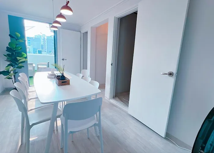 招待所 10 Seconds To The Subway Station, 15 Minutes To Gangnam, 20 Minutes To Jamsil, 3 Bedrooms, 2 Bathrooms