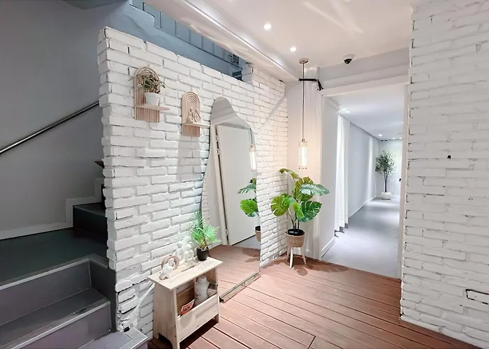10 Seconds To The Subway Station, 15 Minutes To Gangnam, 20 Minutes To Jamsil, 3 Bedrooms, 2 Bathrooms 招待所 3*