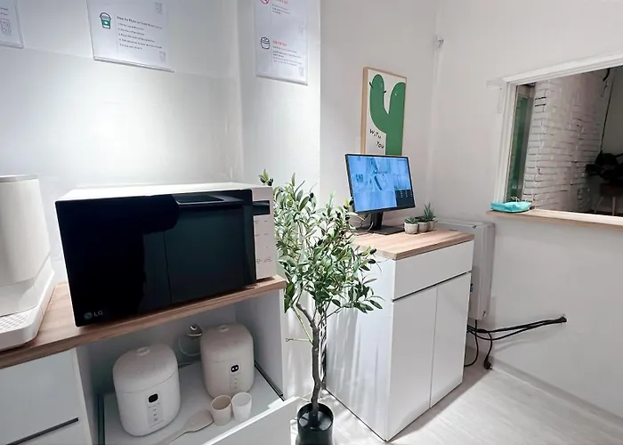 10 Seconds To The Subway Station, 15 Minutes To Gangnam, 20 Minutes To Jamsil, 3 Bedrooms, 2 Bathrooms