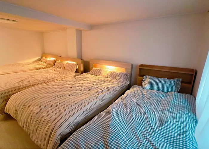 10 Seconds To The Subway Station, 15 Minutes To Gangnam, 20 Minutes To Jamsil, 3 Bedrooms, 2 Bathrooms 3*