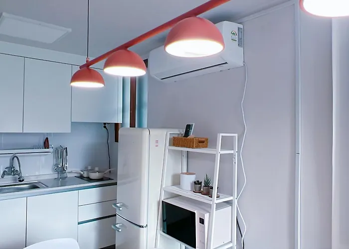 10 Seconds To The Subway Station, 15 Minutes To Gangnam, 20 Minutes To Jamsil, 3 Bedrooms, 2 Bathrooms 首爾