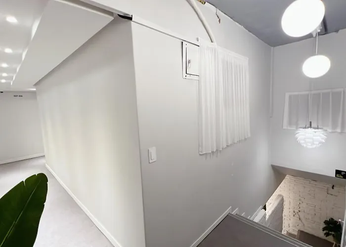 招待所 10 Seconds To The Subway Station, 15 Minutes To Gangnam, 20 Minutes To Jamsil, 3 Bedrooms, 2 Bathrooms