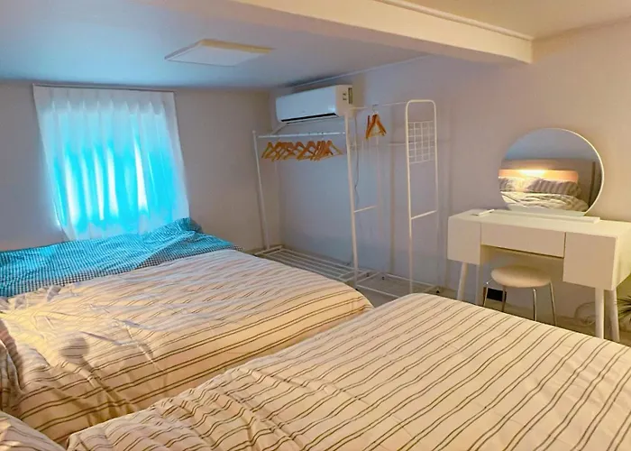招待所 10 Seconds To The Subway Station, 15 Minutes To Gangnam, 20 Minutes To Jamsil, 3 Bedrooms, 2 Bathrooms 3*