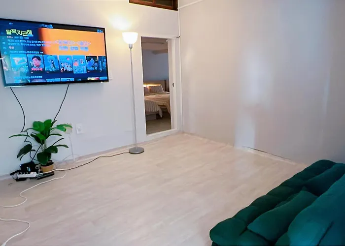 10 Seconds To The Subway Station, 15 Minutes To Gangnam, 20 Minutes To Jamsil, 3 Bedrooms, 2 Bathrooms 招待所 首爾