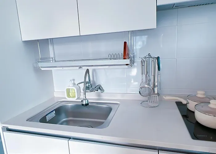 10 Seconds To The Subway Station, 15 Minutes To Gangnam, 20 Minutes To Jamsil, 3 Bedrooms, 2 Bathrooms 首爾
